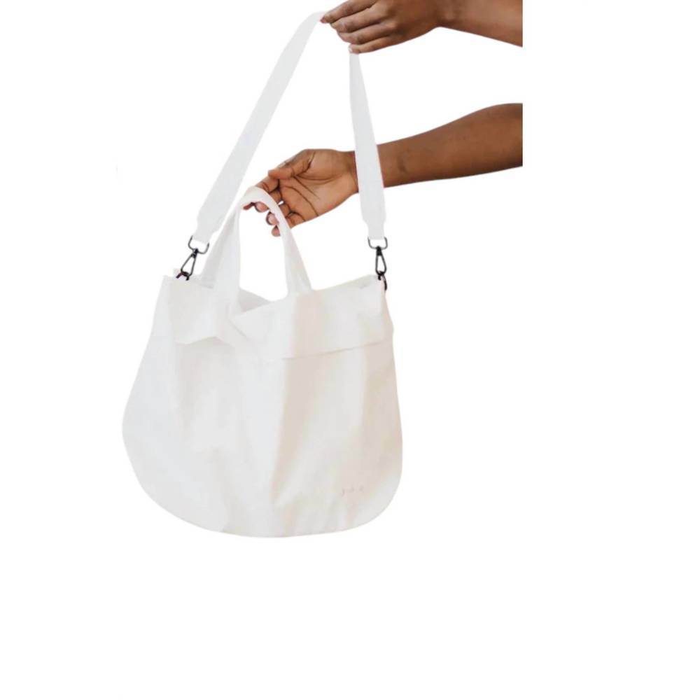 NEW PRETTY SIMPLE carrie catch all shoulder tote bag in white